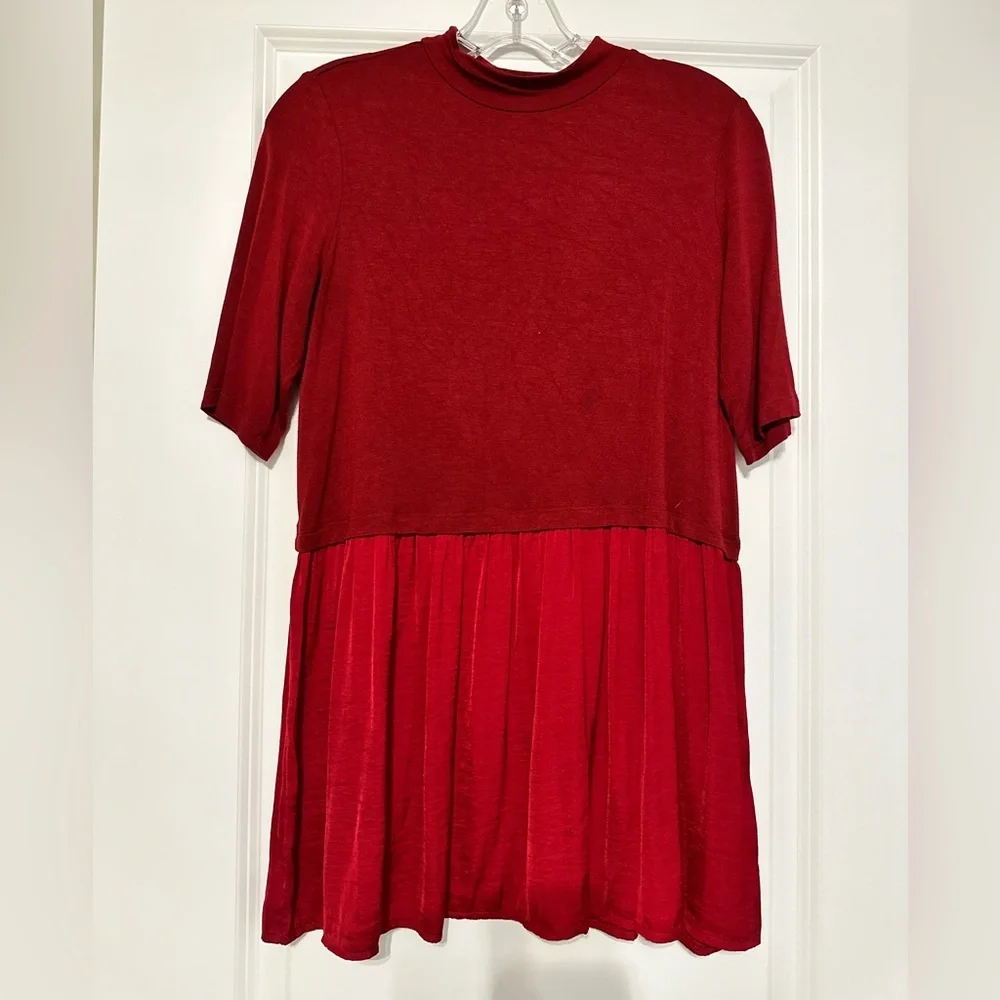 A Pea in the Pod Maternity Top perfect for Christmas! - Picture 3 of 6